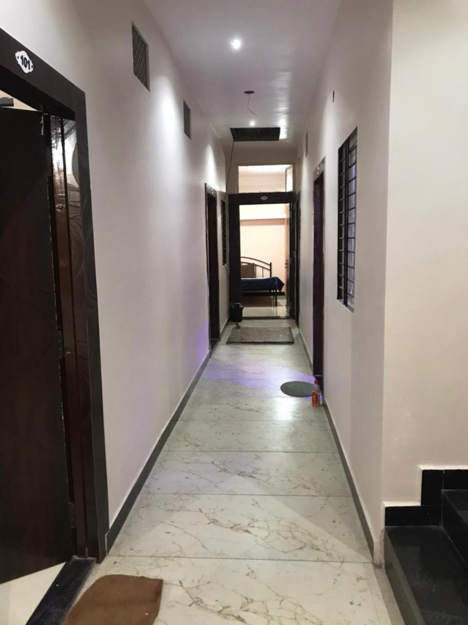 Shivlok Guest House อุจเจน ภายนอก รูปภาพ