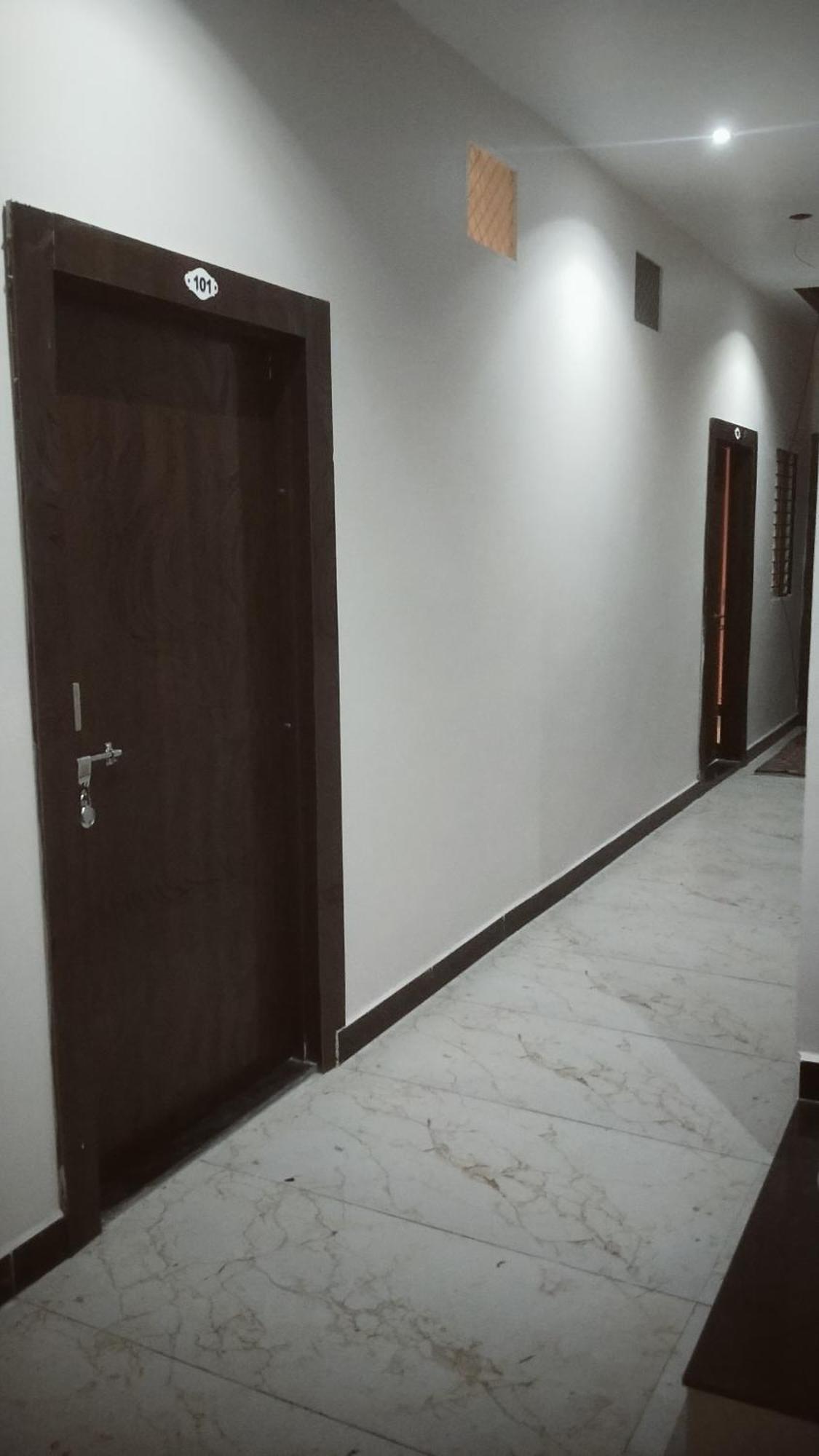 Shivlok Guest House อุจเจน ภายนอก รูปภาพ